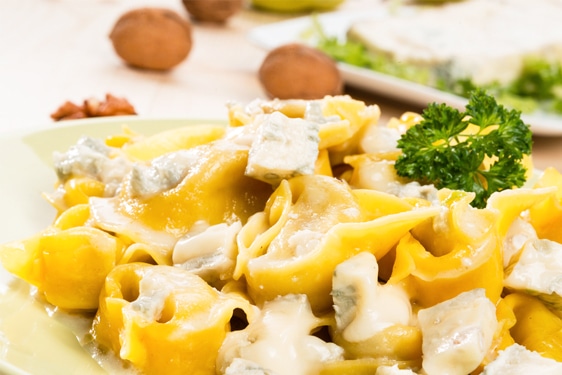 Tortelloni con formaggio e noci di Sorrento